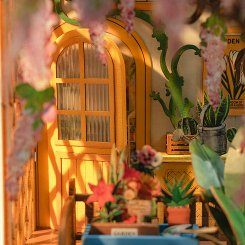 GARDEN HOUSE BOOK NOOK